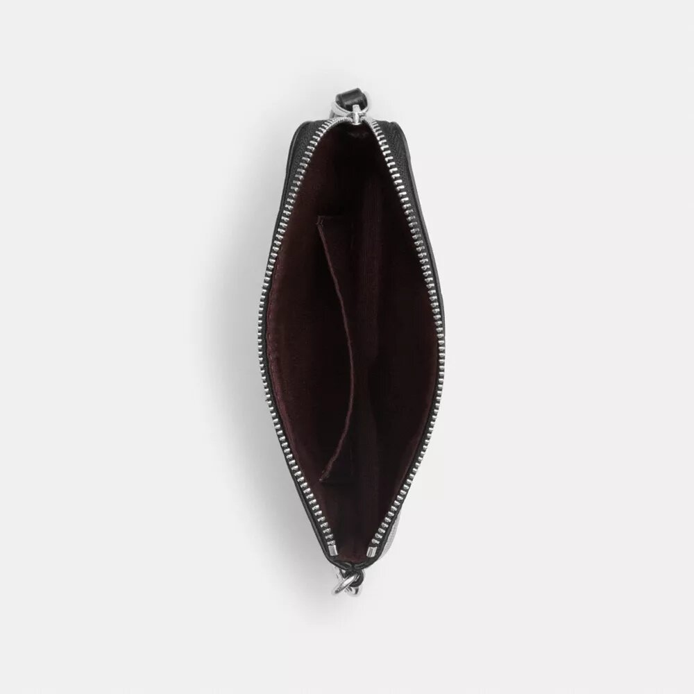 Pochette dragonne à fermeture éclair d'angle en cuir emblématique avec breloque en forme de cœur