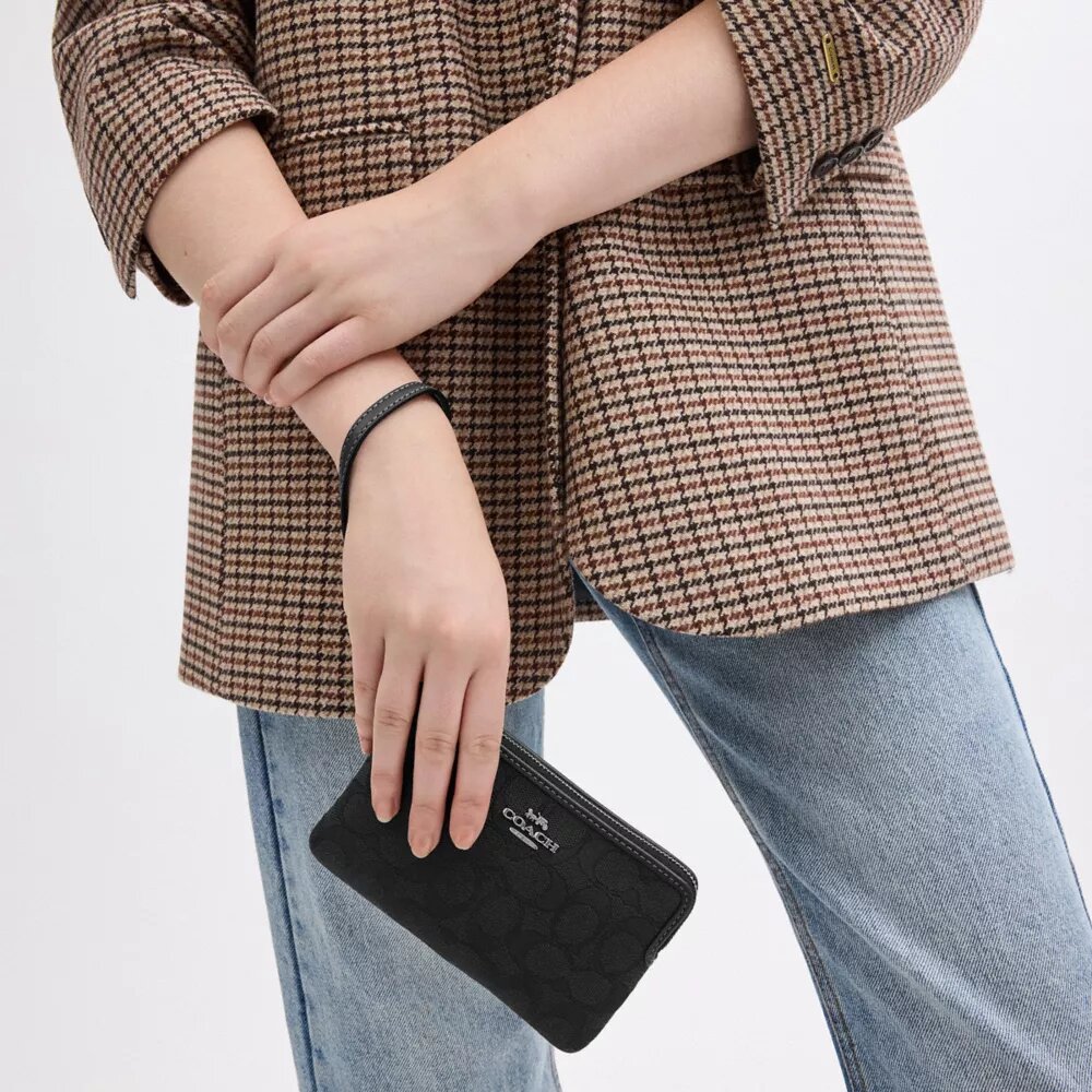 Pochette dragonne à fermeture éclair d'angle en jacquard Signature