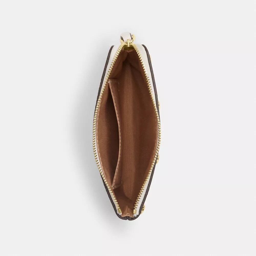 Pochette dragonne à fermeture éclair dans le coin avec rivets en forme de cœur