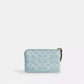 Pochette dragonne à fermeture éclair en Signature Canvas