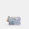 Pochette dragonne à fermeture éclair sur le côté en denim usé avec Charms