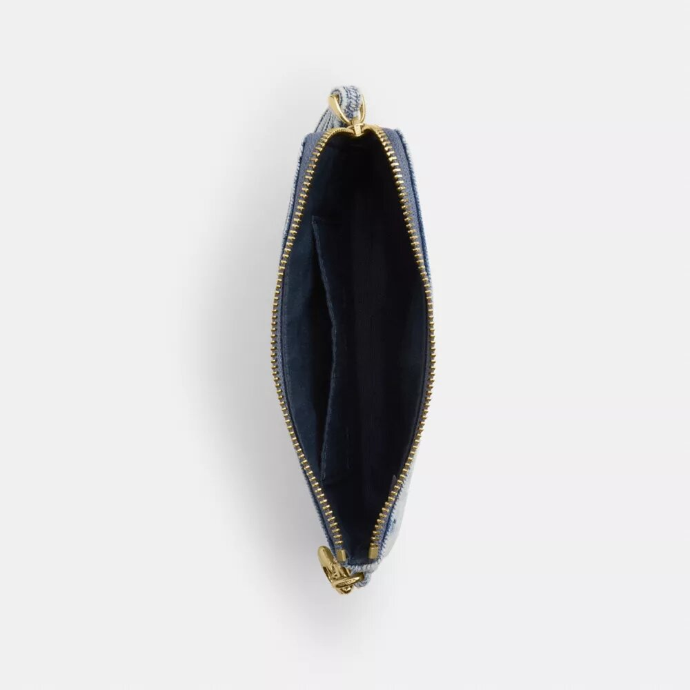 Pochette dragonne à fermeture éclair sur le côté en denim usé avec Charms