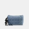 Pochette en denim emblématique « Loved » avec Charms