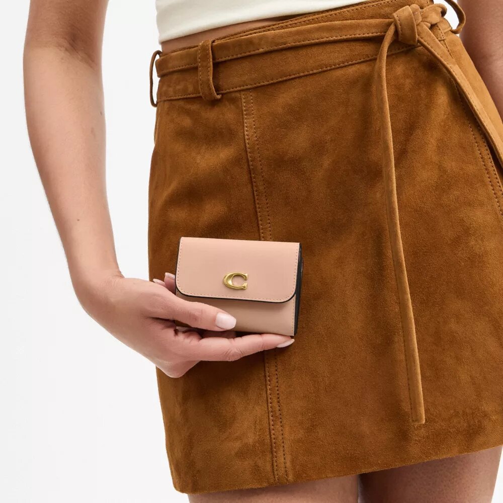 Porte-cartes indispensable en color block