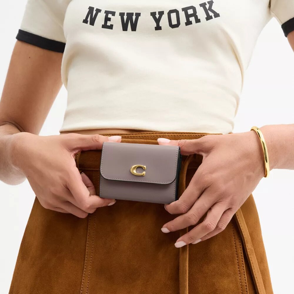 Porte-cartes indispensable en color block