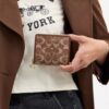 Portefeuille à bouton-pression en chenille emblématique