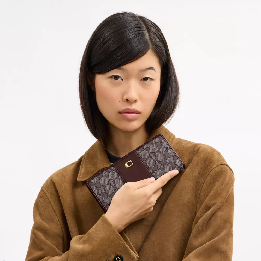 Portefeuille fin Essential en jacquard emblématique