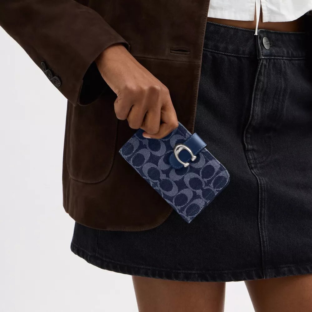 Portefeuille Tabby en denim emblématique