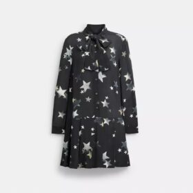 Robe à étoiles et col noué