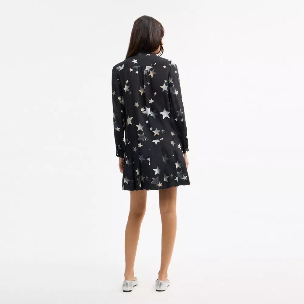Robe à étoiles et col noué