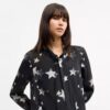Robe à étoiles et col noué