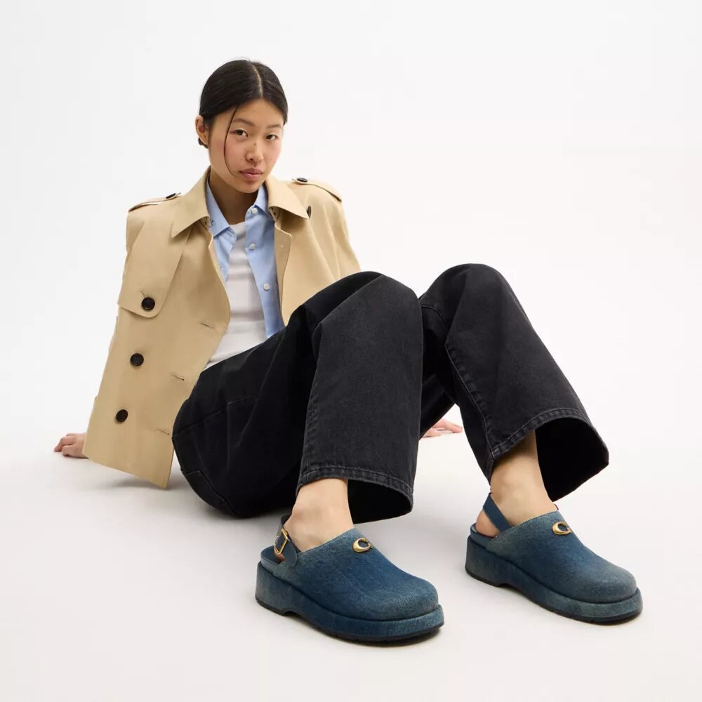 Sabots à plateforme en C sculptés en denim « Loved »