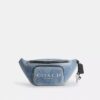 Sac banane Travis 35 en denim usé avec Charms