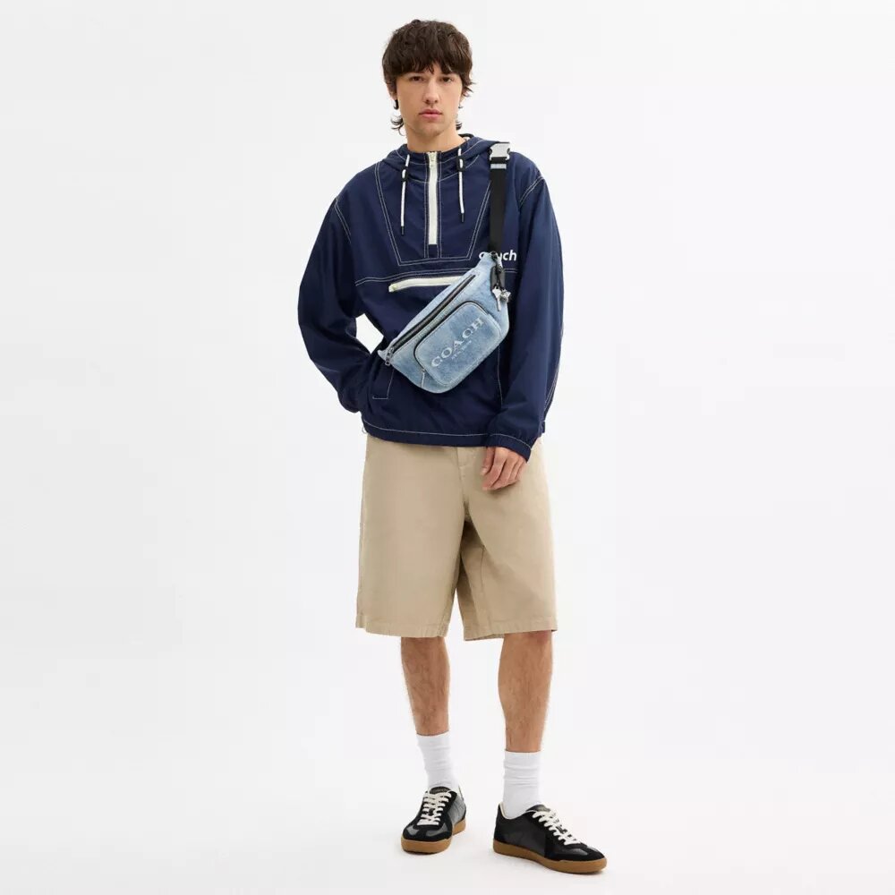 Sac banane Travis 35 en denim usé avec Charms