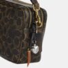 Sac bandoulière Carey en Signature Canvas avec Charms