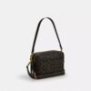 Sac bandoulière Carey en Signature Canvas avec Charms