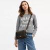 Sac bandoulière Carey en Signature Canvas avec Charms