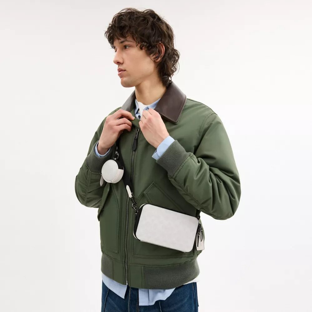 Sac bandoulière Charter Slim en Signature Canvas
