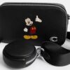 Sac bandoulière fin Charter de la collection Disney X Coach avec Mickey Mouse