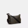 Sac bandoulière Finn avec poches, en Signature Canvas « Loved »