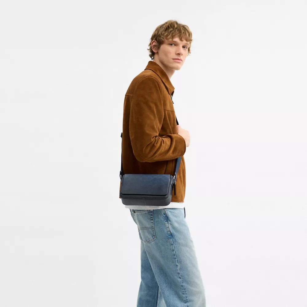 Sac bandoulière Jack Small à rabat en Signature Canvas