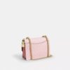 Sac à bandoulière Klare en Signature Canvas avec Charms