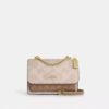 Sac bandoulière Klare en Signature Canvas à motifs géométriques