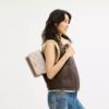 Sac bandoulière Klare en Signature Canvas à motifs géométriques