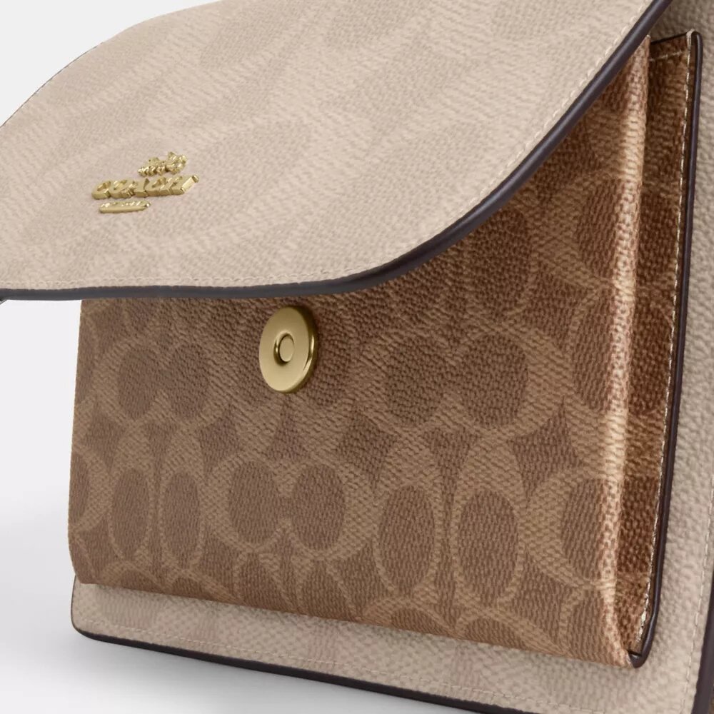 Sac bandoulière Klare en Signature Canvas à motifs géométriques
