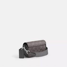 Sac bandoulière à rabat en Signature Canvas