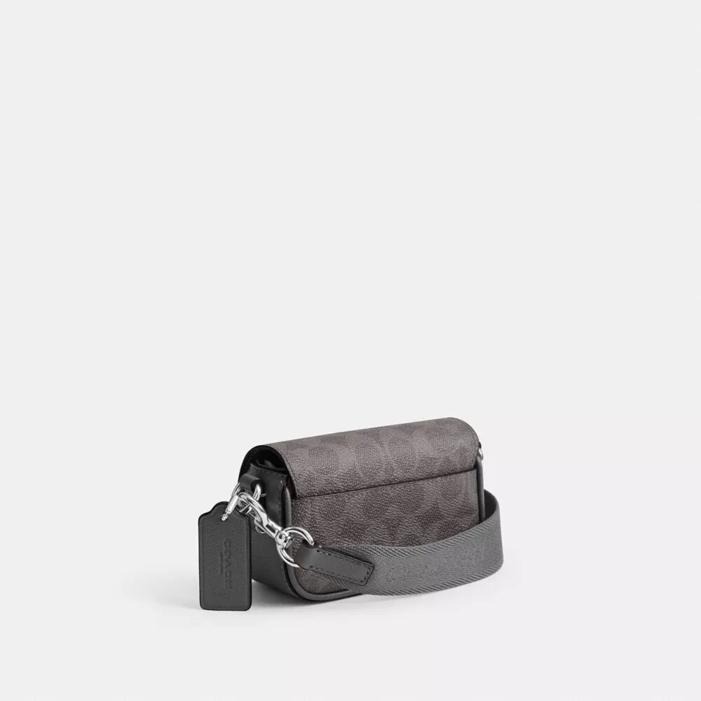 Sac bandoulière à rabat en Signature Canvas