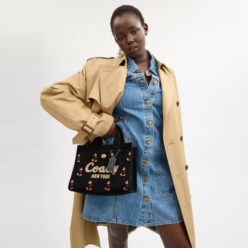Sac cabas Disney X Coach Cargo 26 avec Mickey Mouse en toile de Coton régénératif