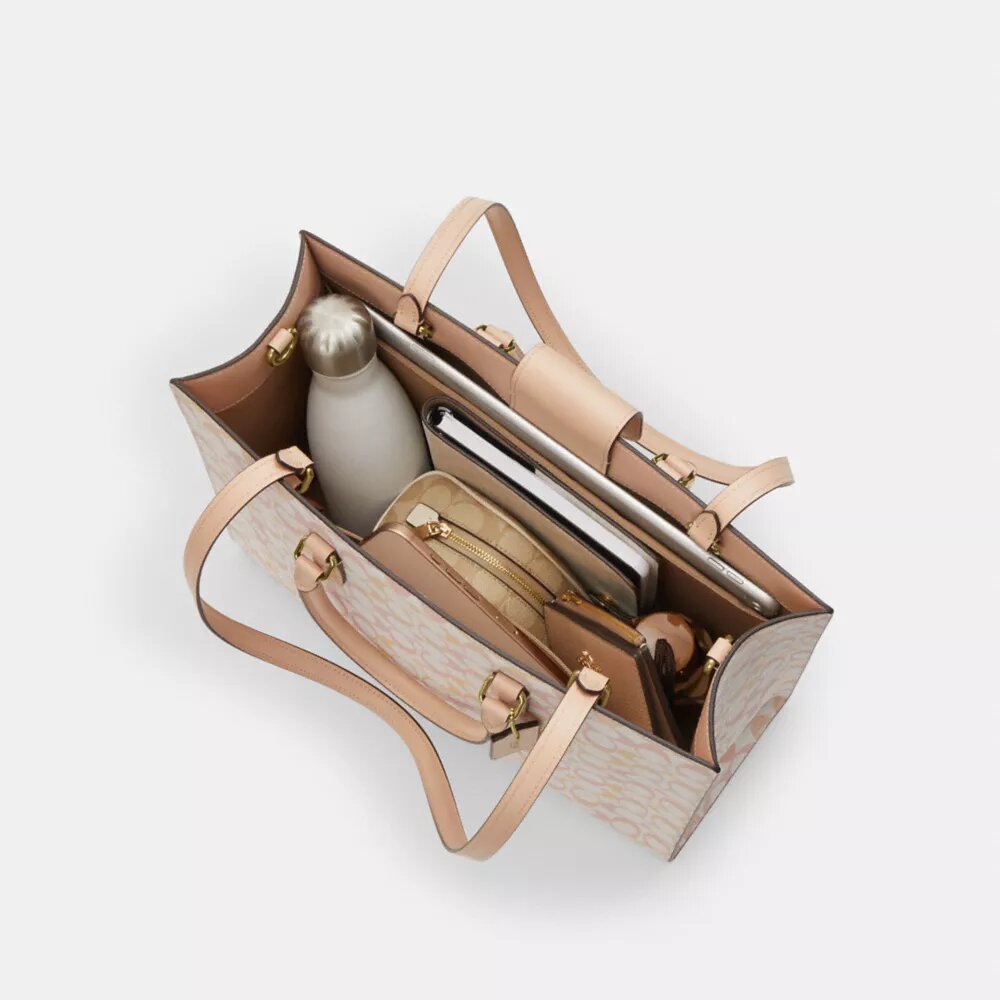 Sac cabas Maggie en Signature Canvas