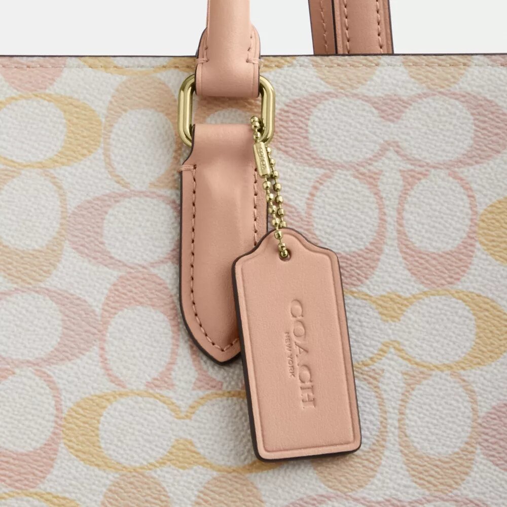 Sac cabas Maggie en Signature Canvas