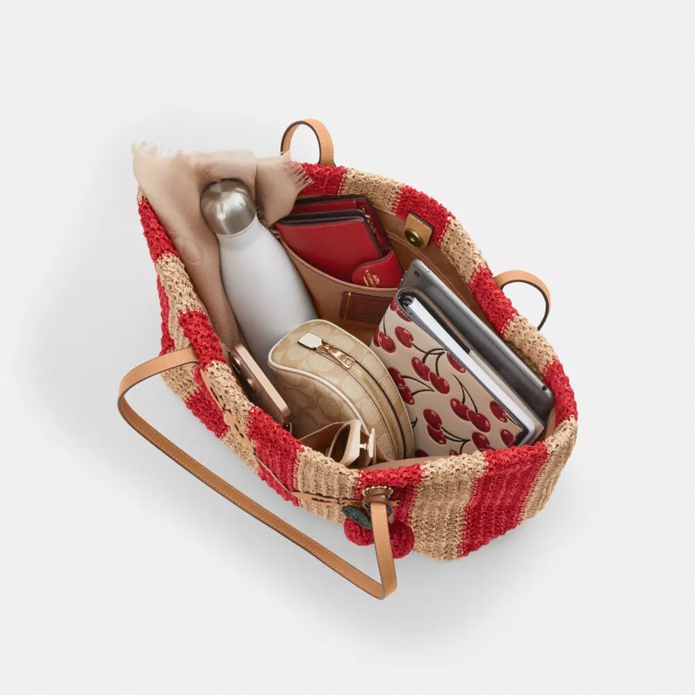 Sac cabas urbain à rayures et breloque