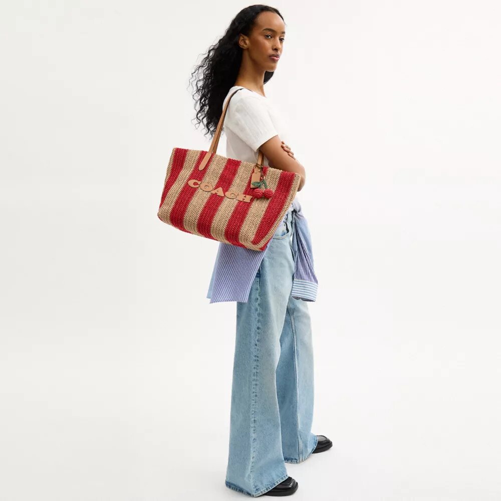 Sac cabas urbain à rayures et breloque