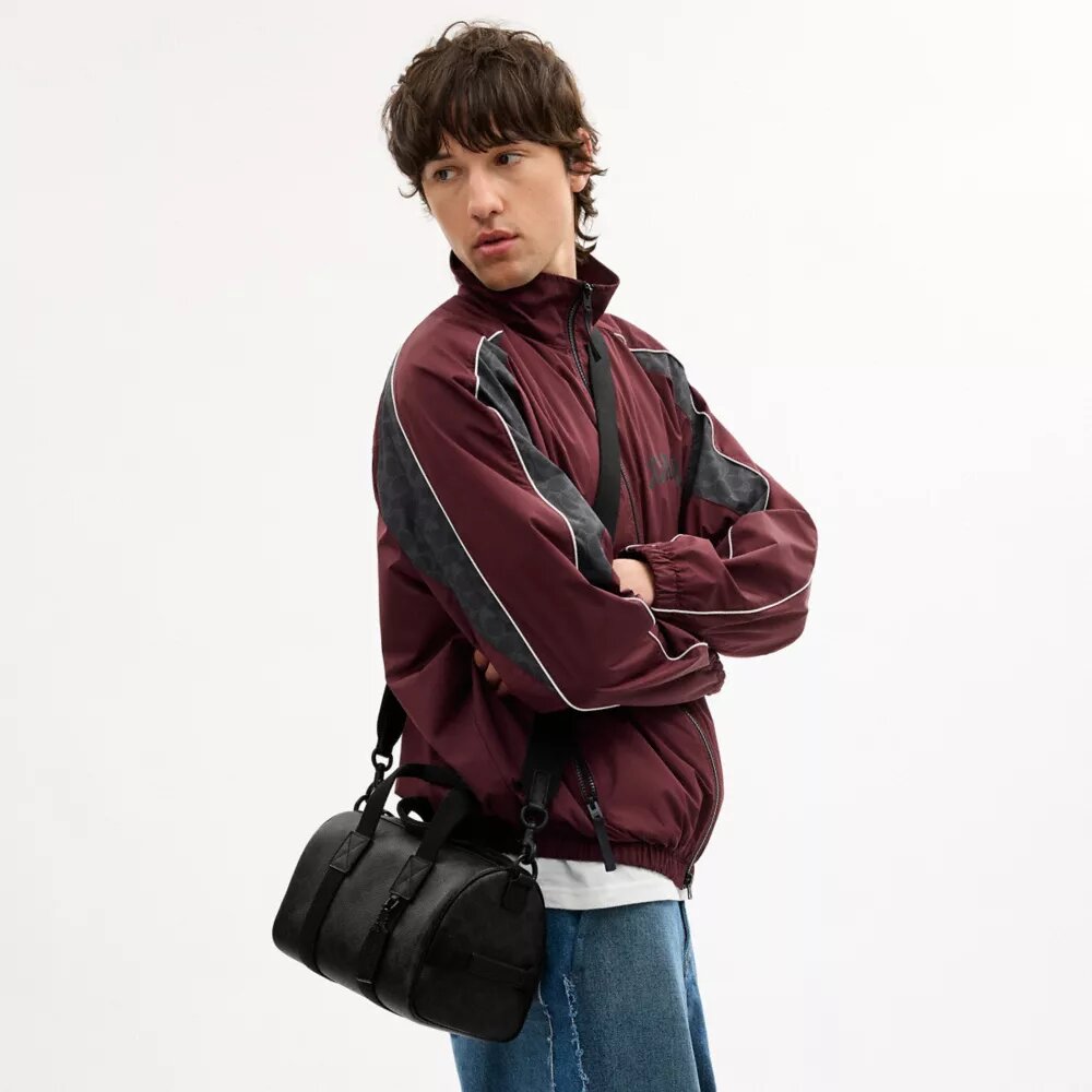 Sac de voyage Duffle 28 en Signature Canvas