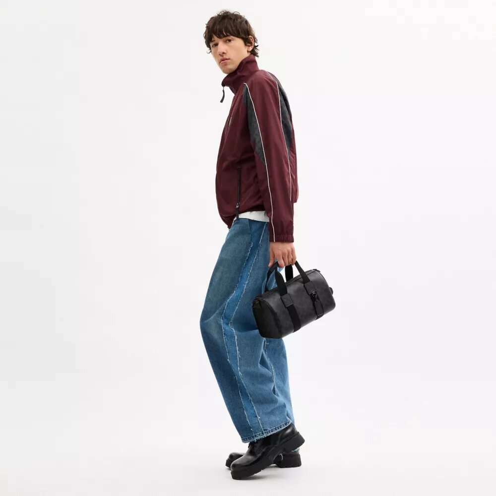 Sac de voyage Duffle 28 en Signature Canvas