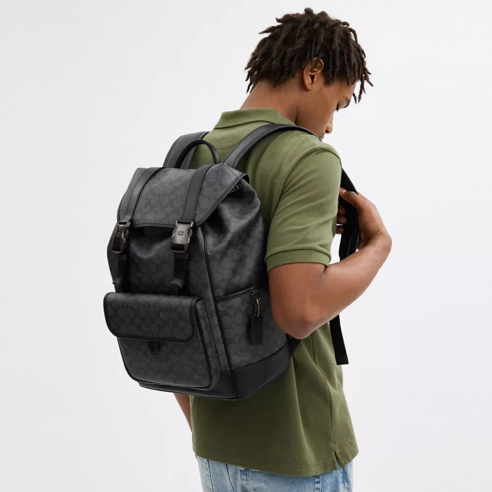Sac à dos à rabat League en Signature Canvas