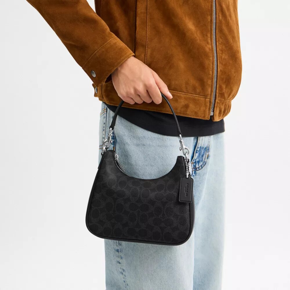Sac hobo Nolan en Signature Canvas