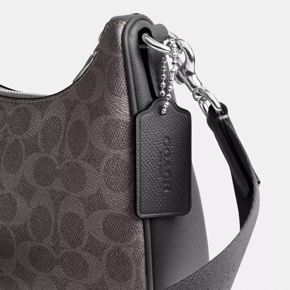 Sac hobo Nolan en Signature Canvas