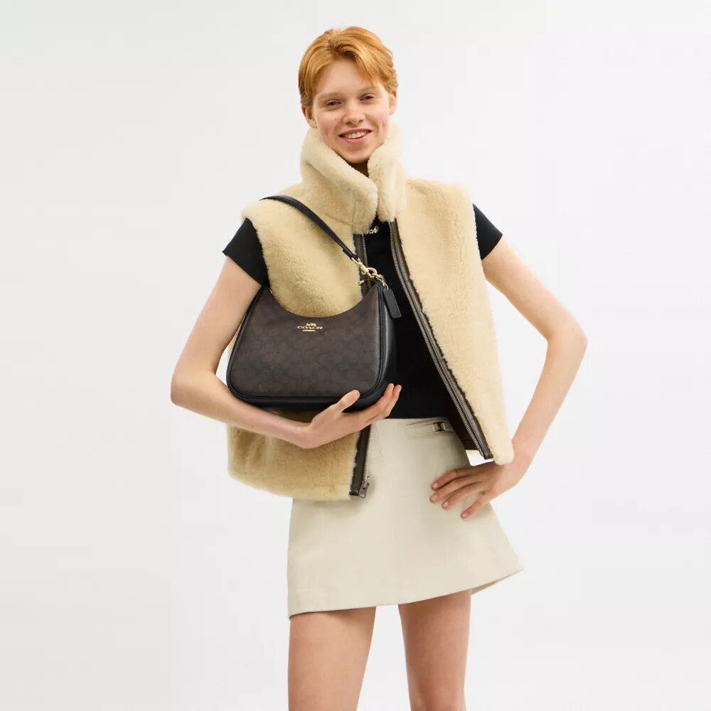 Sac hobo Teri en Signature Canvas