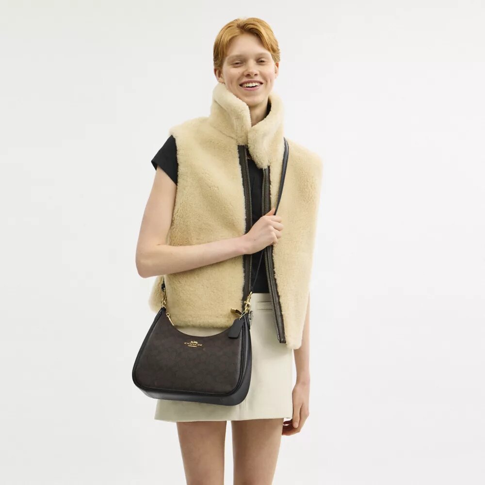 Sac hobo Teri en Signature Canvas