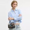Sac « Plaza » Rexy 10e anniversaire, 18 in, en cuir patiné avec imprimé autocollants