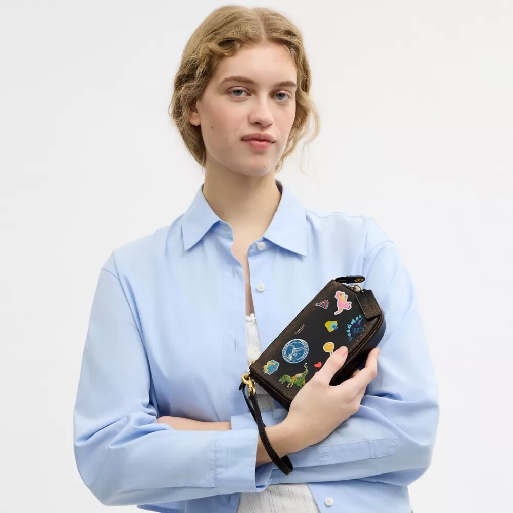 Sac « Plaza » Rexy 10e anniversaire, 18 in, en cuir patiné avec imprimé autocollants