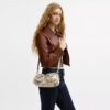 Sac porté épaule Ashton avec imprimé journal