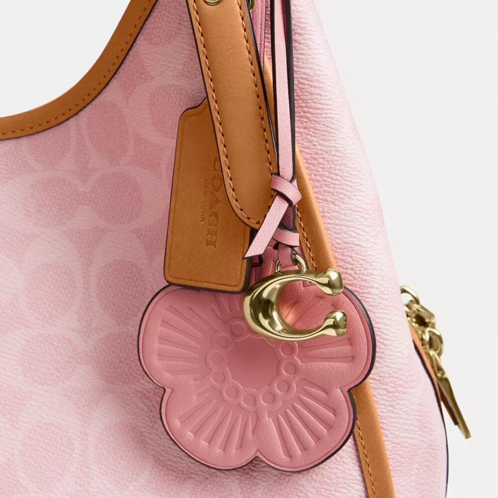 Sac porté épaule Erin en Signature Canvas avec Charms