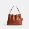 Sac porté épaule Evelyn matelassé avec breloque