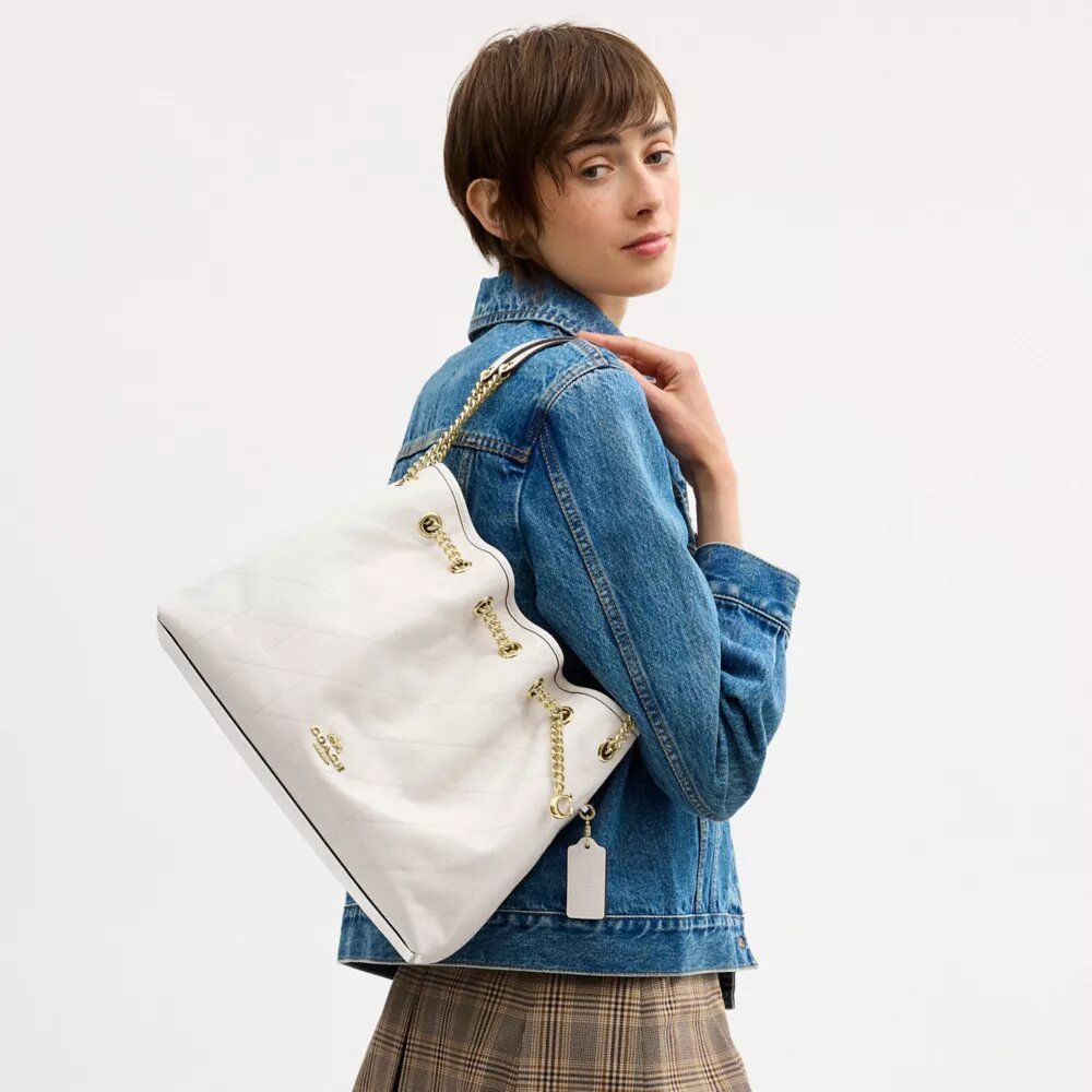 Sac porté épaule Evelyn matelassé avec breloque
