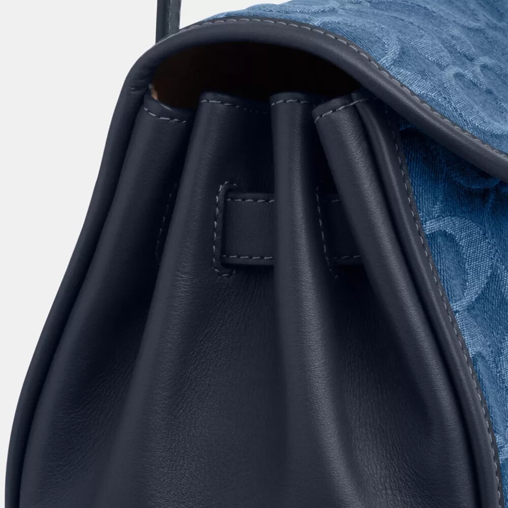 Sac porté épaule à rabat Bridget en denim emblématique